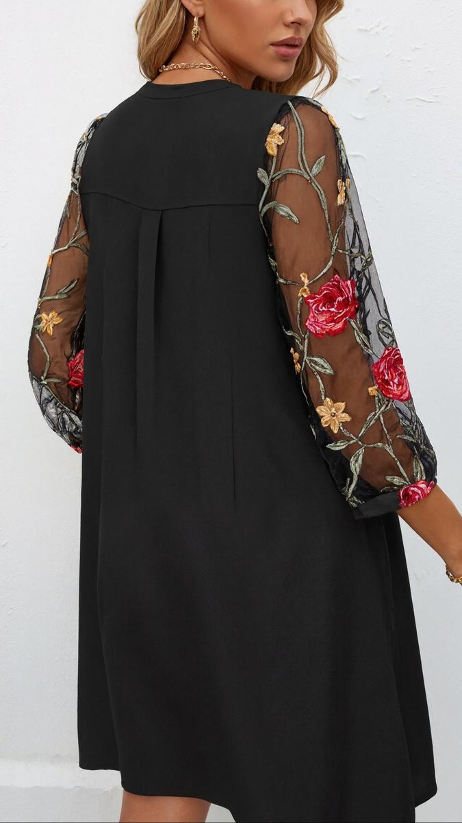 Elegantes Mini-Kleid mit V-Ausschnitt und transparenten Ärmeln